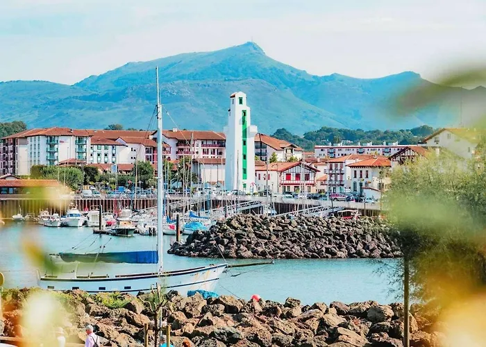 Appartement Coquet Avec Piscine Et Balcon A Ciboure, Proche Golf De La Nivelle