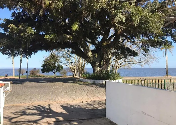 Linda casa para temporada em FRENTE A PRAIA em São Lourenço do Sul