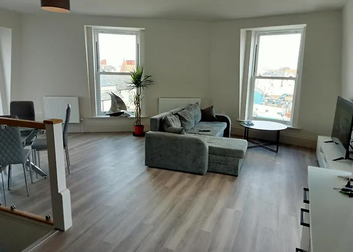 Glorious Duplex Holiday Apartment By The Sea