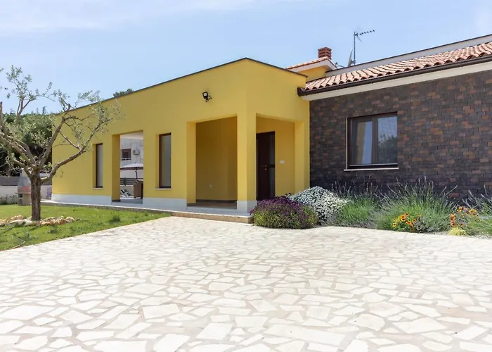 Modern Villa Eve In Medulin With Pool Near The Beach