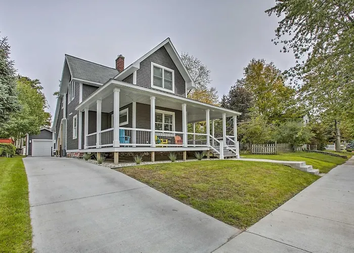 < 1 Mi To Dtwn Ludington: Bright Lower-Level Unit