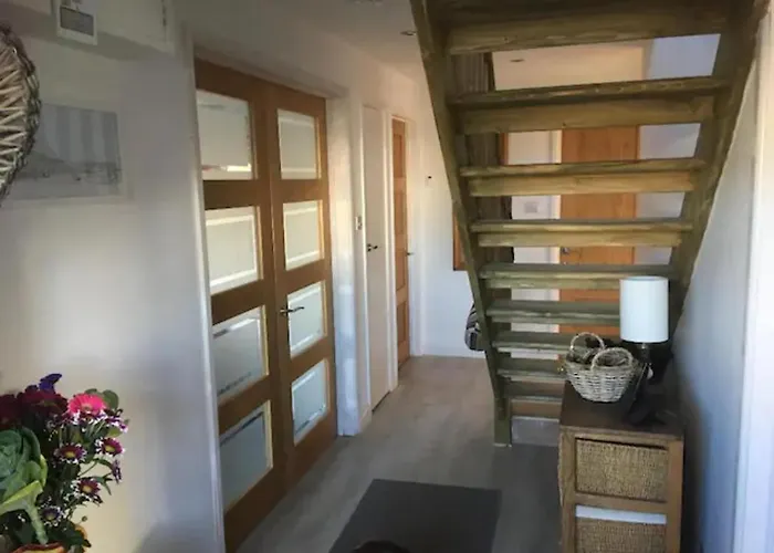 Entire House Near Beaches, Footpaths, Dog Friendly