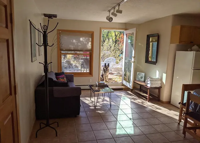 Studio Apartment 15 Minute Walk To Plaza