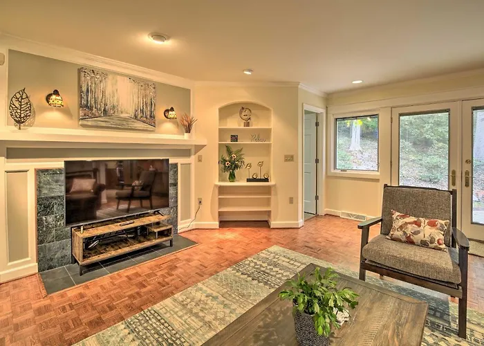 Easy Hiking & Sightseeing! Kingsport Home W/ Deck