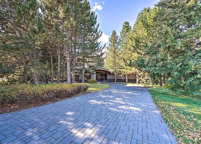 Sun Valley Estate W/ Private Pool, Theater & Gym