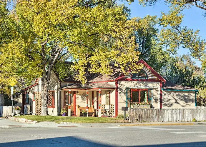 Victorian Gem! Steps To Dine, Shop & Hike