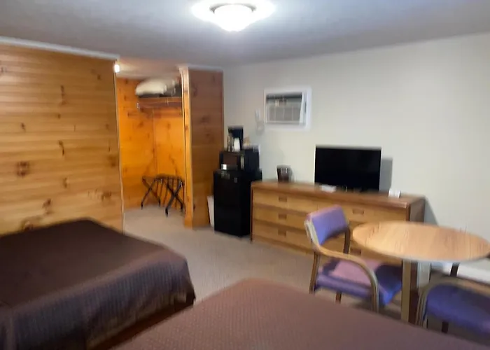 A Holiday Motel - Maggie Valley
