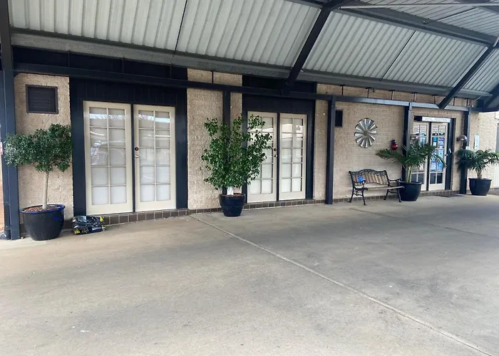 All Seasons Motor Lodge