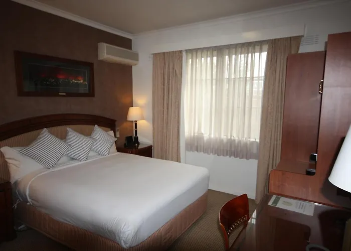 Country Plaza Motel