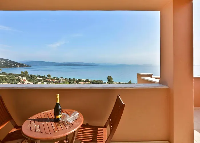 Villa Renata Gold - Private Pool, Free Parking & Sea View