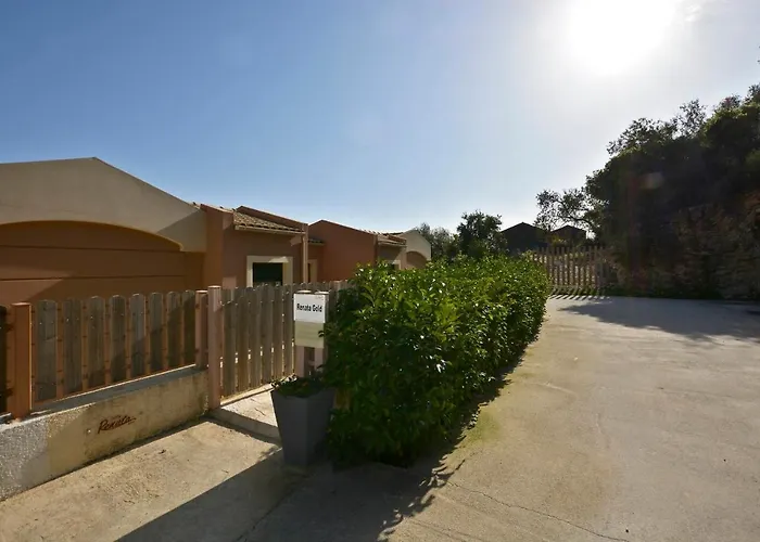 Villa Renata Gold - Private Pool, Free Parking & Sea View