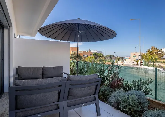 Luxury Townhouse With Pool In Alvor
