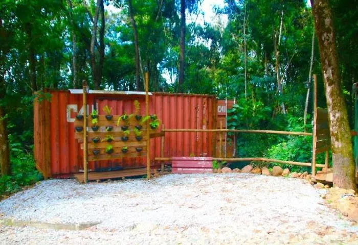 Econtainer Suites Macacos