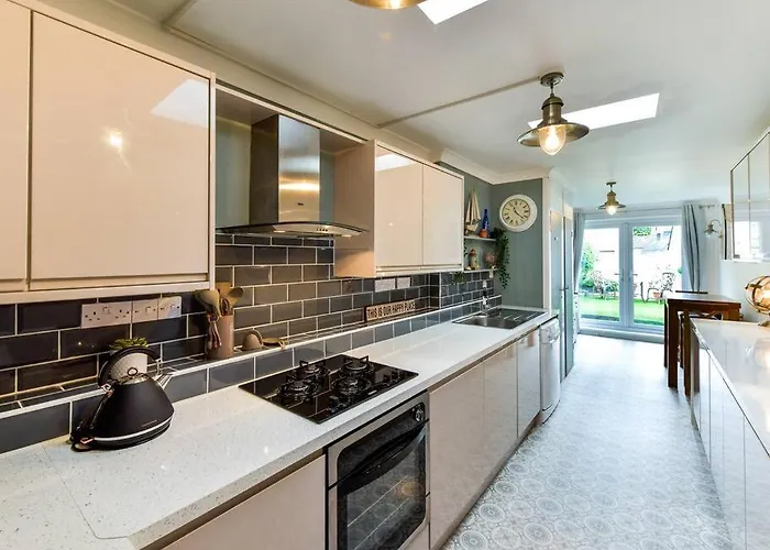The Smugglers Hideout - Sleeps 4 - With Hot Tub