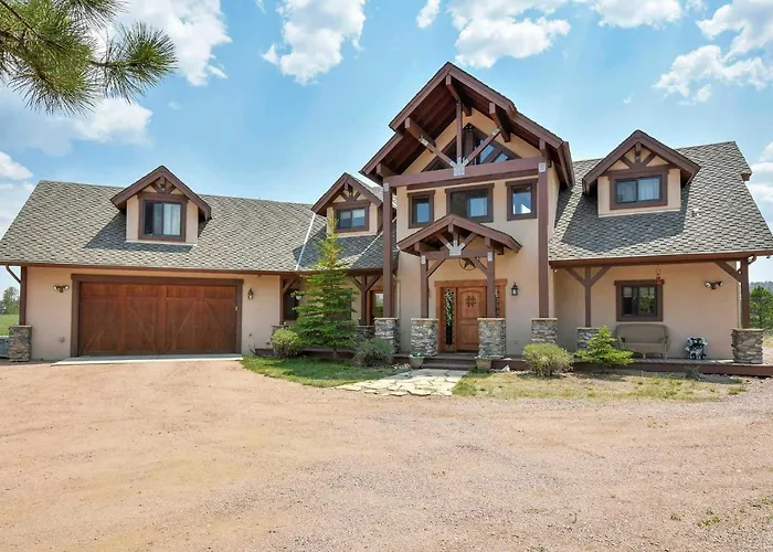 Idyllic Florissant Cabin W/ Patio & Hot Tub!