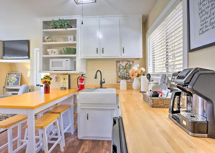 Lake Arrowhead Studio Near Hiking W/ Hot Tub