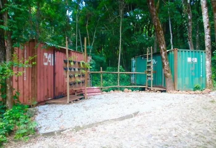 Econtainer Suites Macacos