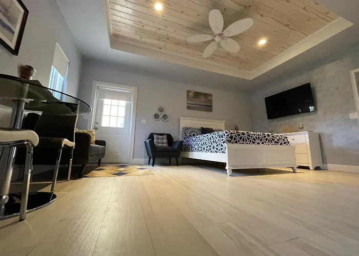 Nicoles Nest Brand New Exquisite Studio Hideaway