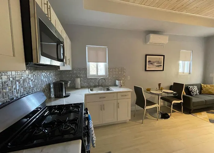 Nicoles Nest Brand New Exquisite Studio Hideaway