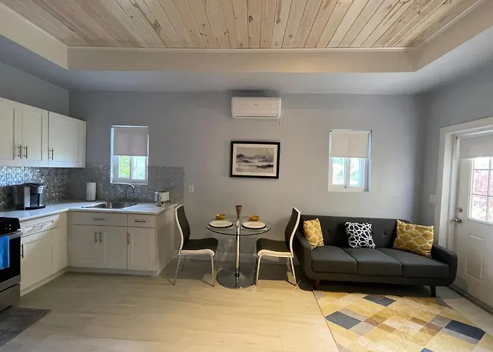 Nicoles Nest Brand New Exquisite Studio Hideaway