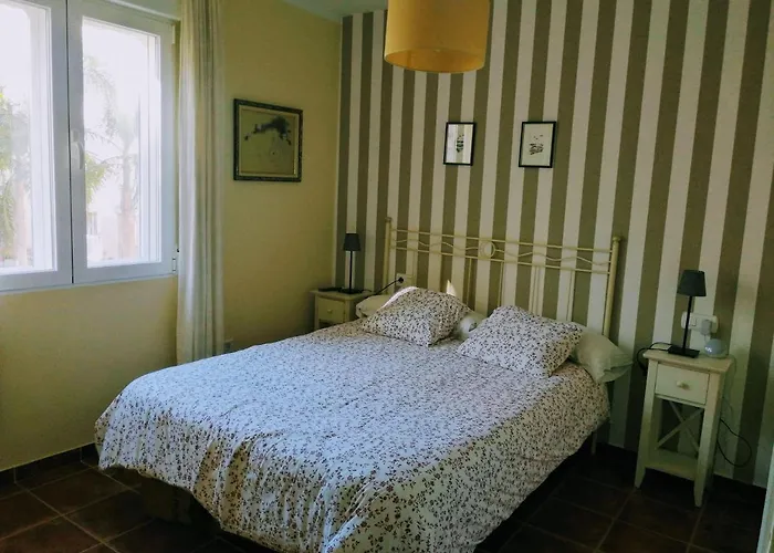 Center Paseo Beach Apartment: Renovated with Double Garage