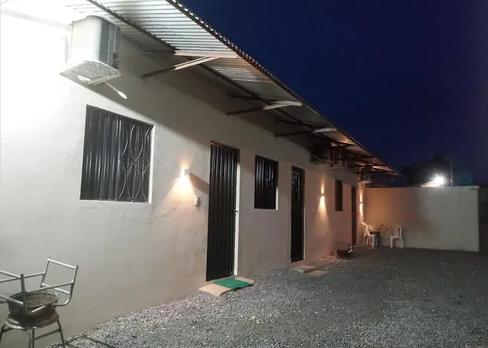 Quarto Suíte independente da casa com garagem