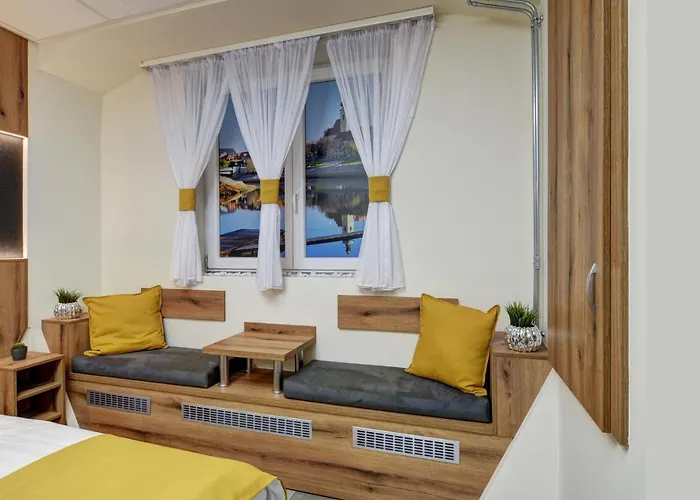 Riverside Inn - Dunaparti Luxus Szuteren