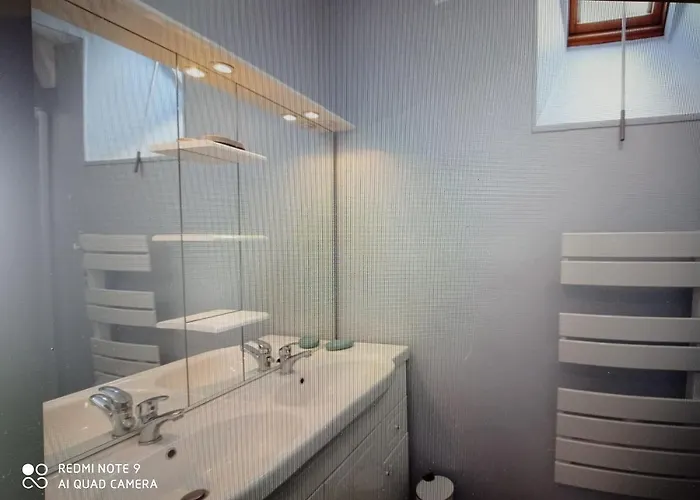 Agreable T2 Avec Petite Cour Privative - 3 Nuits Minimum