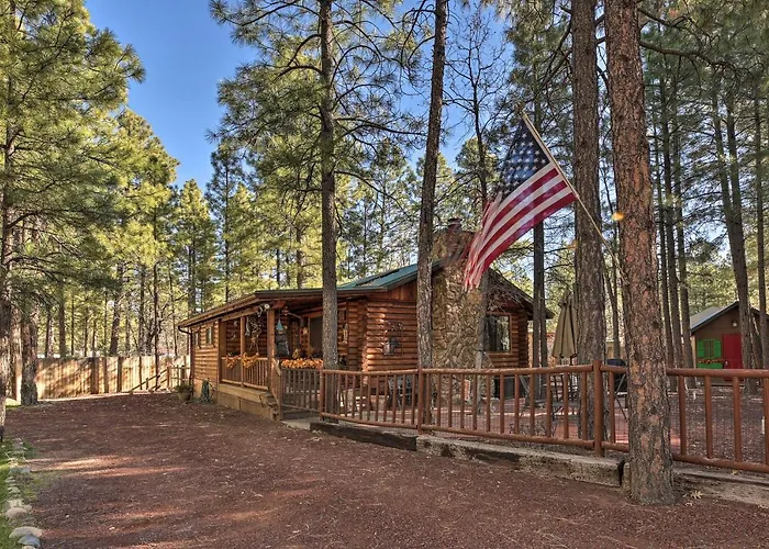 Family & Dog Friendly: Rustic Lakeside Cabin