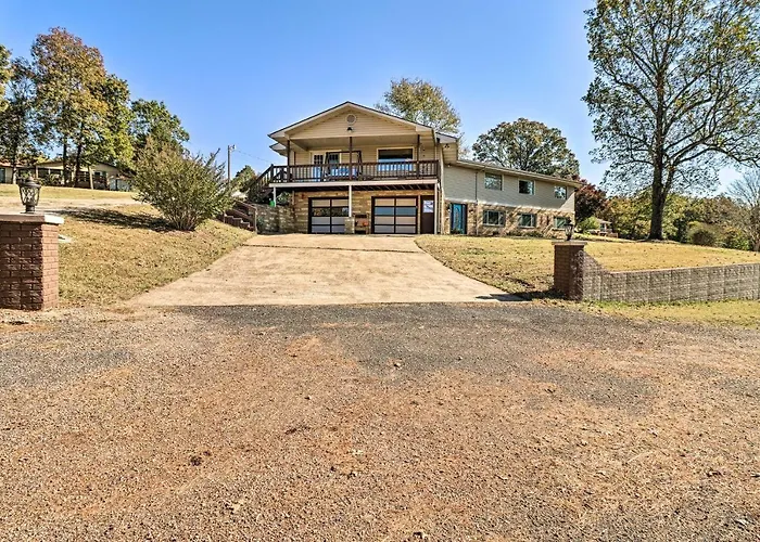 Large Home W/ Games: 4 Mi To Bull Shoals Lake!