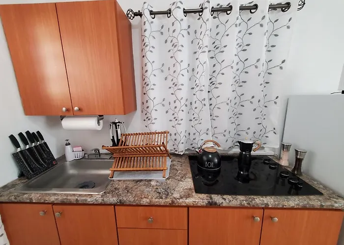 Aguadilla Surfers Lair Apt With Ac Wifi 8 Minute Walk To Crashboat Beach