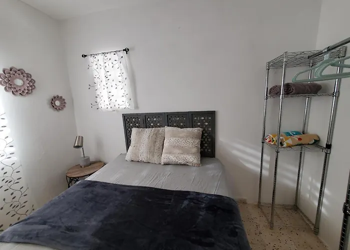 Aguadilla Surfers Lair Apt With Ac Wifi 8 Minute Walk To Crashboat Beach