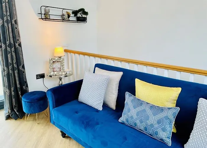 Salt Yard 2 - Stylish Whitstable Cottage - Free Parking - Beach - Harbour
