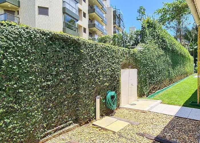 Casa com piscina a metros da praia em Riviera