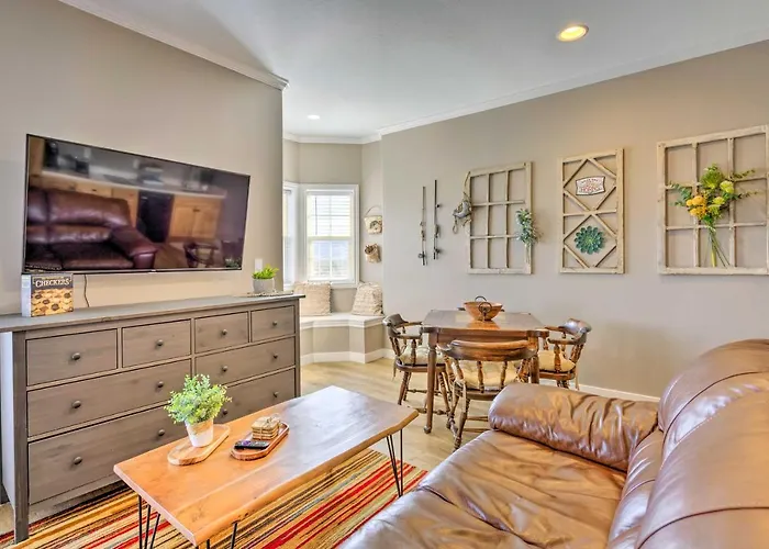 Large, Cozy Midway Studio W/ Mountain Views!