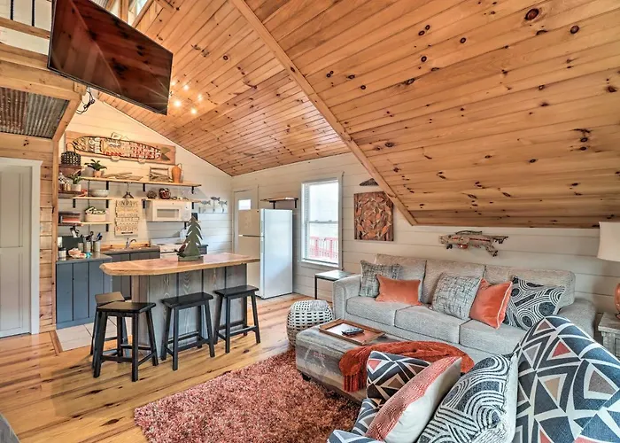 Cheery Pet-Friendly Studio W/ Shared Fire Pit