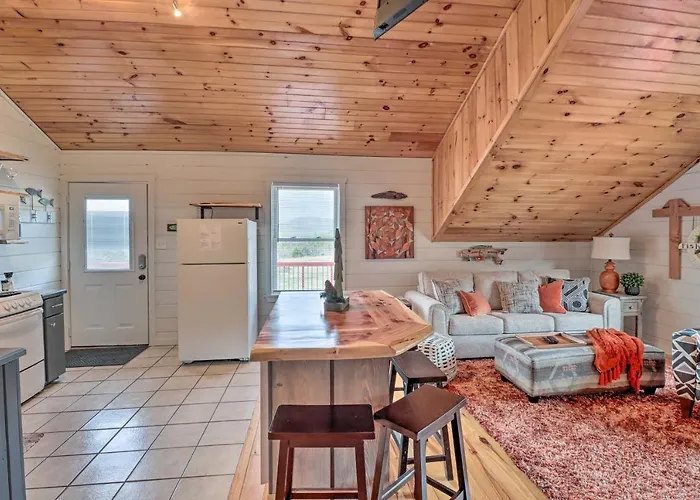 Cheery Pet-Friendly Studio W/ Shared Fire Pit
