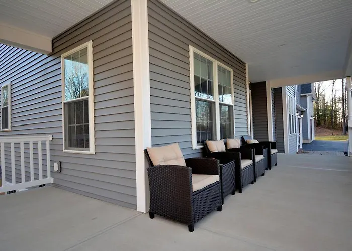Saratoga Oasis: 9-Bedroom Retreat with Heated Pool and Hot Tub