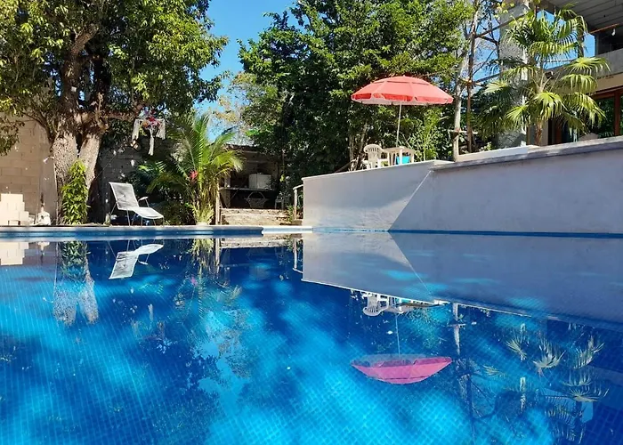 Aj Mun, Hotel Real Maya 3