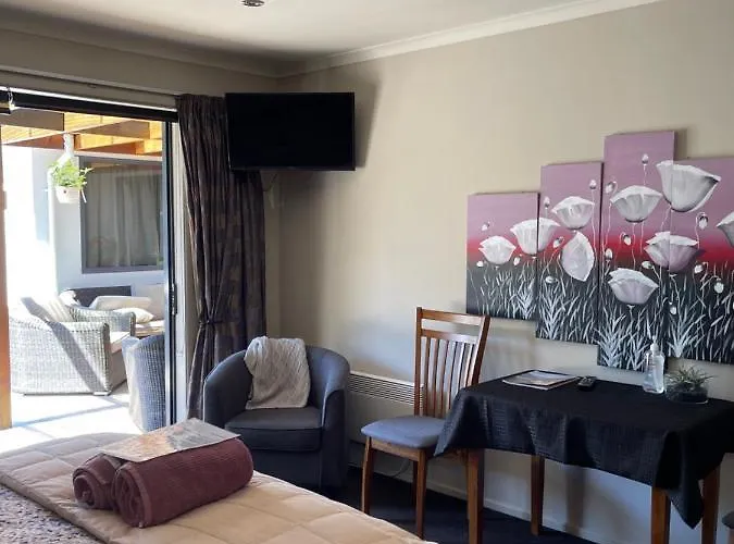 Cromwell Getaway