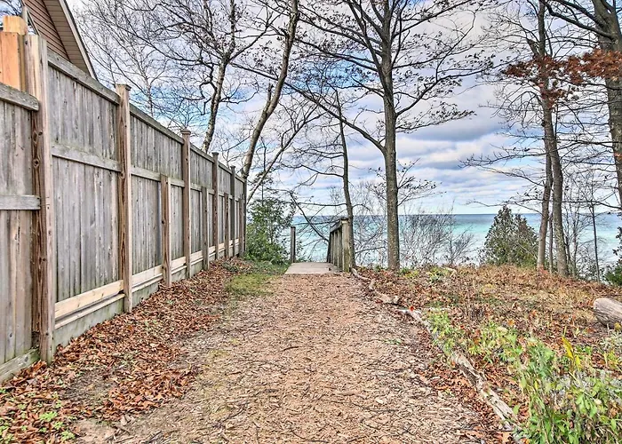 Lake Michigan Gem < Half-Mi To Private Beach!