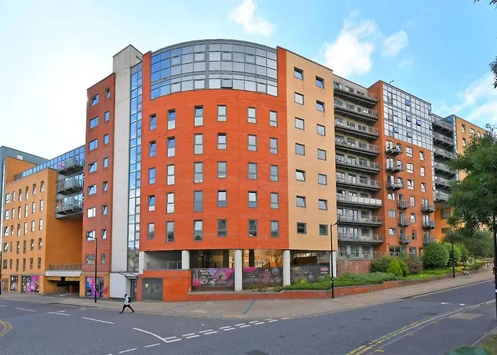 Perfectly Located City Centre Studio Apartment - West One With Free Wifi, Gym Access, Netflix