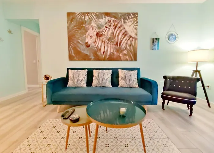 80S Loft Vintage 15' Malaga Airport Free Guest Parking