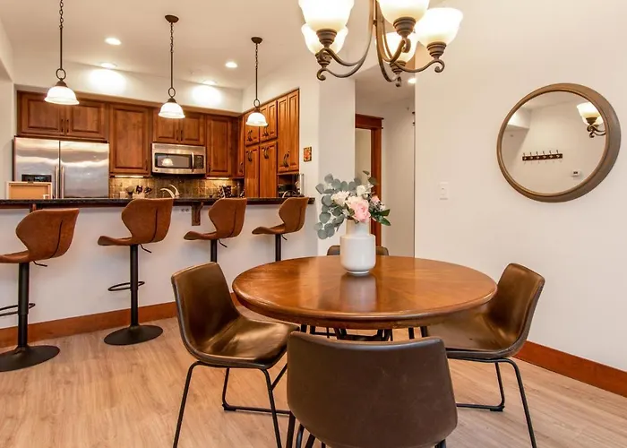 Modern Riverstone Condo With Grand Deck - Steps To Shops, Restaurants, Trails And River