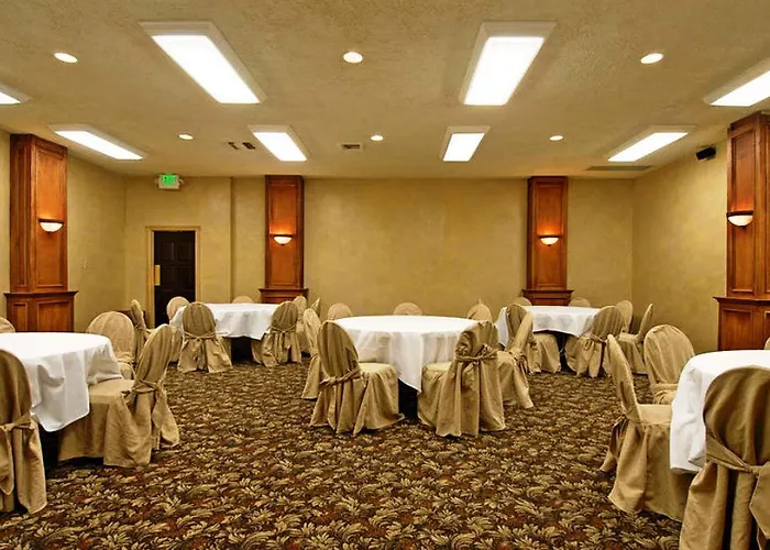 Courtyard Inn