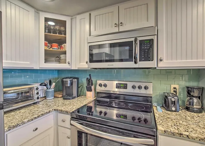 Colorful Beachfront Condo W/ Resort Amenities