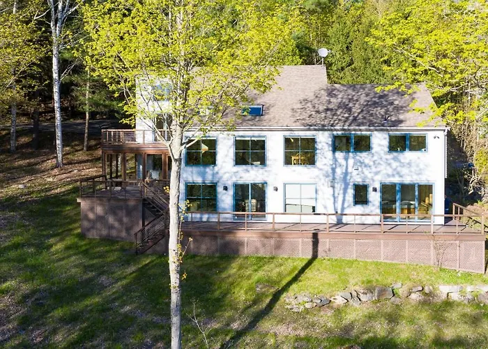 Private Home Overlooking Stevens Lake
