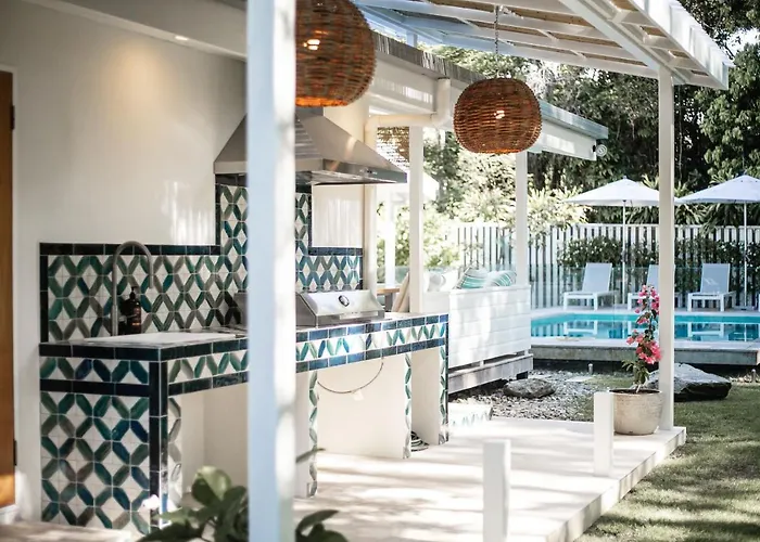 Pineapple Petes Beach House