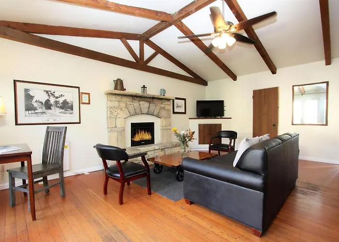 Forest Lodge