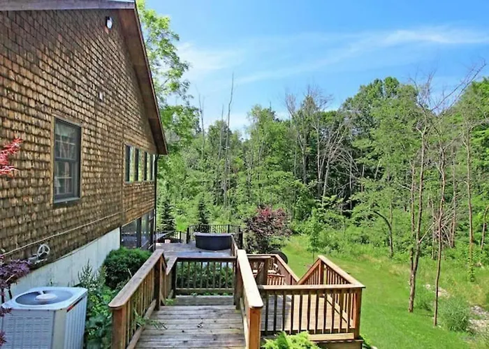 Secluded Cabin On 10 Acres - Hot Tub & Game Room!